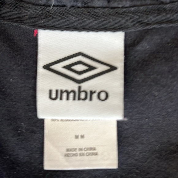 Umbro fuzzy bomber jacket. Black in size Medium.  Great condition! - Picture 2 of 3